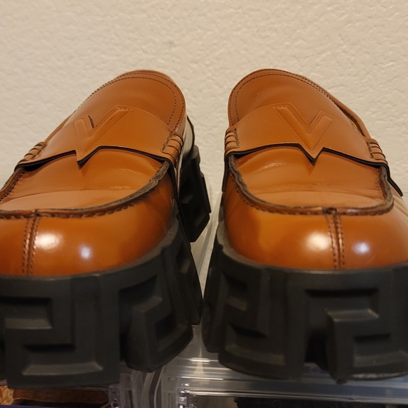 Versace - Picture 4 of 7